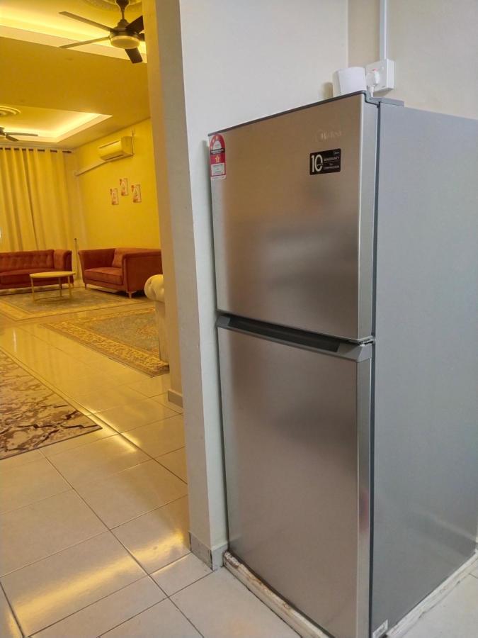 Axaida Homestay Parit Jawa Bakar Parit ภายนอก รูปภาพ