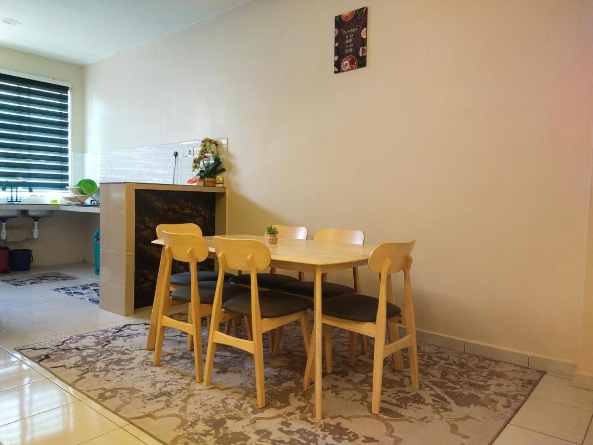 Axaida Homestay Parit Jawa Bakar Parit ภายนอก รูปภาพ